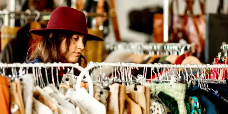 Le Salon Montpellier Vintage Met Laccent Sur La Mode