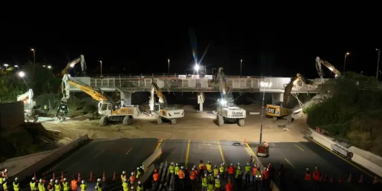 Les images impressionnantes de la démolition d'un pont sur l’A709 à Montpellier
