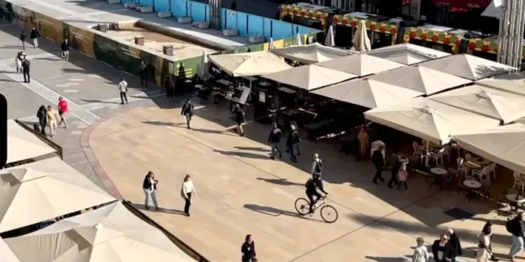 Comédie : chaises, tables et parasols seront les mêmes pour tous les cafés