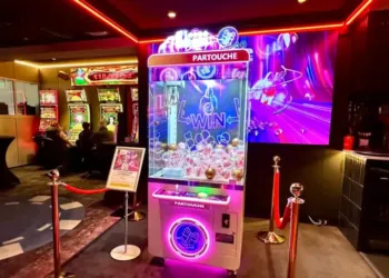 Viens tester la machine à grappin au Casino de Palavas