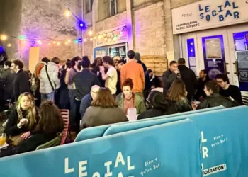 Joue la star au Social Bar de Montpellier 