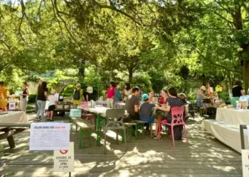 Marché des créateurs et folklore à Sommieres