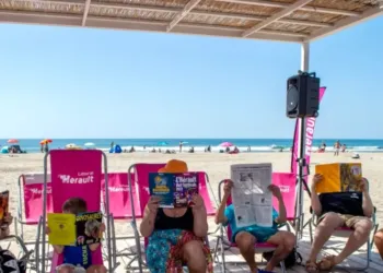 La paillote Lire à la mer ressort ses bouquins à Palavas