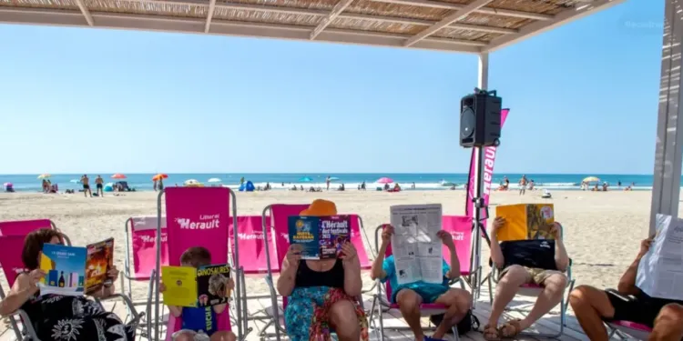 La paillote Lire à la mer ressort ses bouquins à Palavas