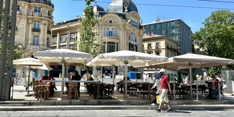 Montpellier : les nouveaux parasols de la Comédie sont arrivés