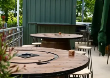 Les jeudis des guignols, le concept du bouchon du petit jardin