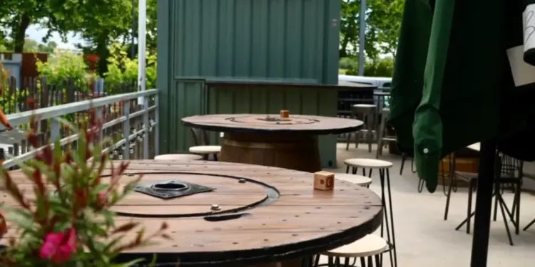 Les jeudis des guignols, le concept du bouchon du petit jardin
