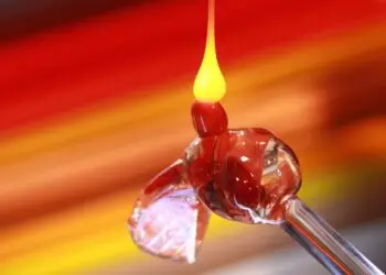 La Biennale du Verre illumine le Grand Pic Saint-Loup pour une deuxième édition