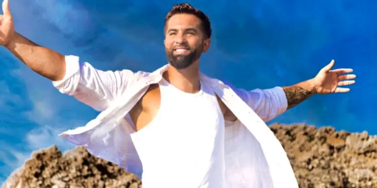 Kendji fait une étape en pleine Camargue