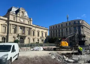 La fontaine qui ornait la place des Martyrs de la Résistance depuis des générations a disparu