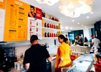 Un coiffeur glacier ouvre au pied de la Folie Divine