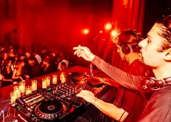 Grosse soirée électro dans une église près de Montpellier