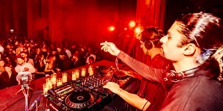 Grosse soirée électro dans une église près de Montpellier
