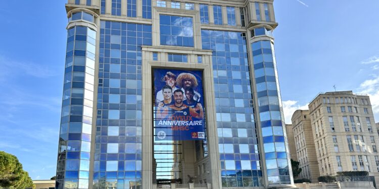 Les 50 ans du MHSC s'affichent sur l'Hôtel de Région