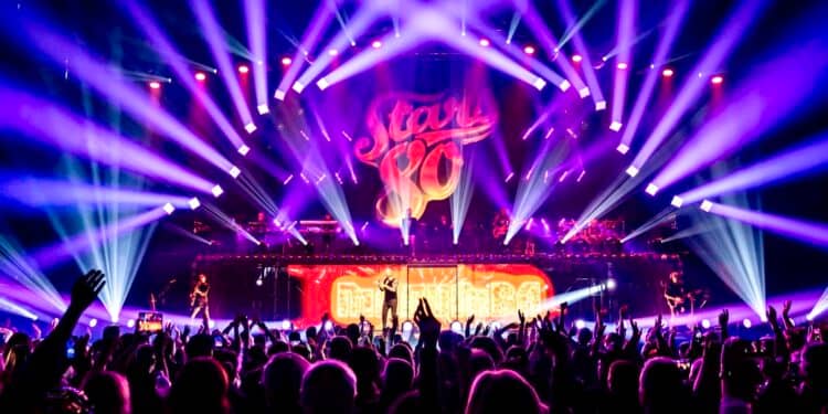 La grande boule à facettes pour Stars 80 à l'Arena