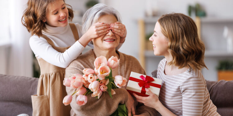 5 Idées de Cadeaux Pour Chouchouter Mamie
