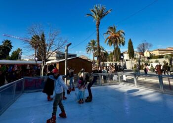 Castelnau Une Patinoire Gratuite Pour Glisser Dans La Magie De Noel