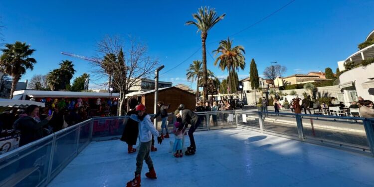 Castelnau Une Patinoire Gratuite Pour Glisser Dans La Magie De Noel