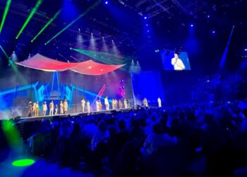 8500 personnes à l’Arena pour la première des Enfoirés