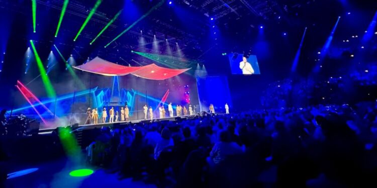 8500 personnes à l’Arena pour la première des Enfoirés