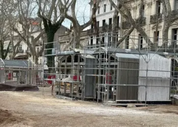Esplanade Charles-de-Gaulle : Les kiosques nouvelle génération prennent forme