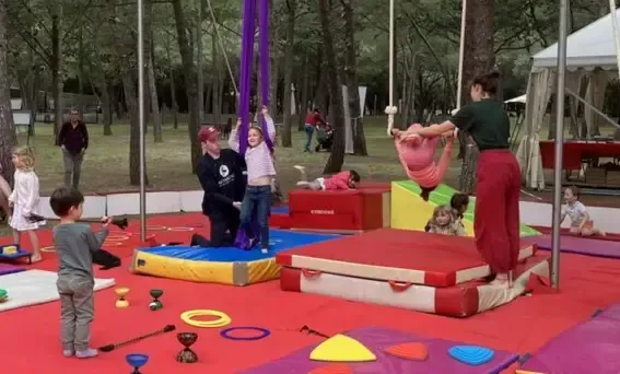 Saperlipopette : le festival qui fait pétiller les yeux des enfants (et des grands !)