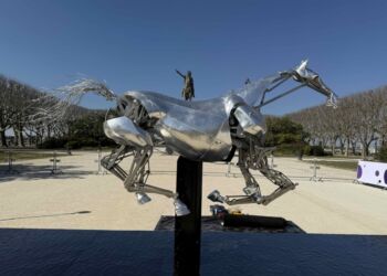 Zeus : le cheval de métal des JO fait son show à Montpellier !