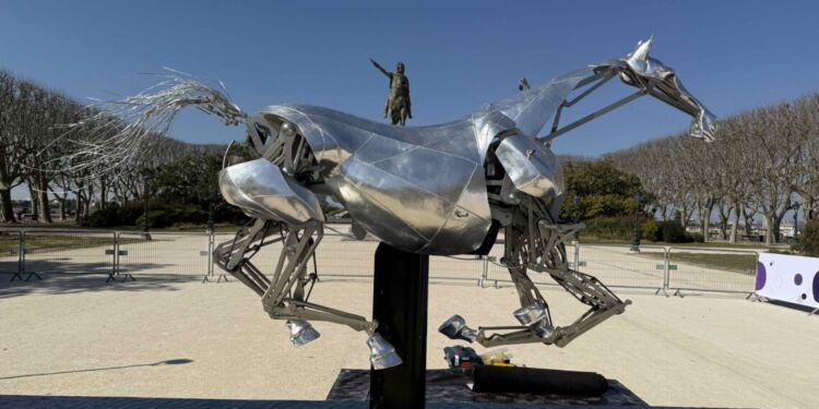 Zeus : le cheval de métal des JO fait son show à Montpellier !