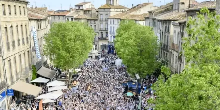 Pézenas entre dans l'histoire avec son record du monde de marinières
