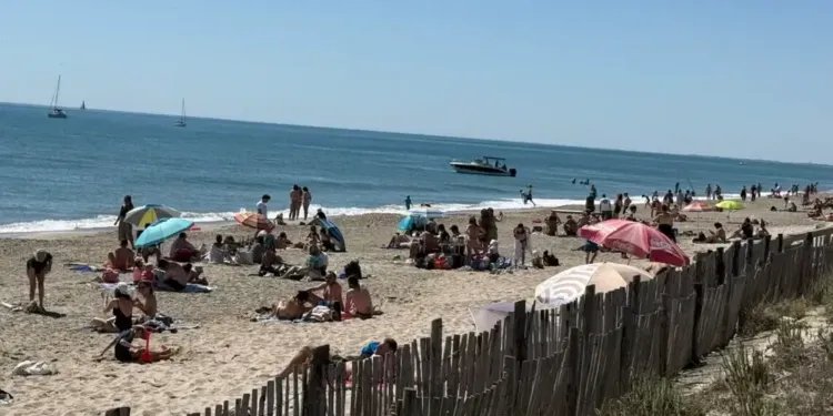 Soleil et foule sur les plages pour une première journée printanière à 25°C
