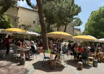 Ambiance petit Montmartre ce samedi place Saint Roch à Montpellier