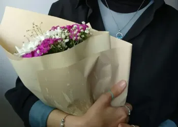 Comment Choisir Et Offrir Un Bouquet Qui Emeut Vraiment