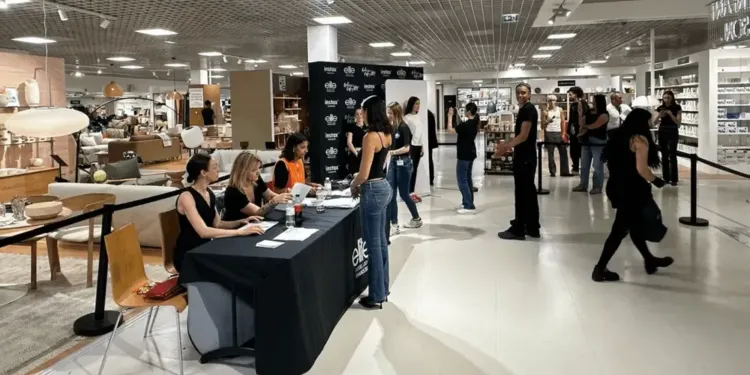 Longue file d'attente pour le rêve Elite Model Look aux Galeries Lafayette