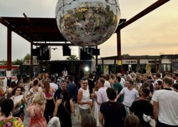 Dj Upsilone Letoile Montante Invitee De La Bamboche A Tropisme