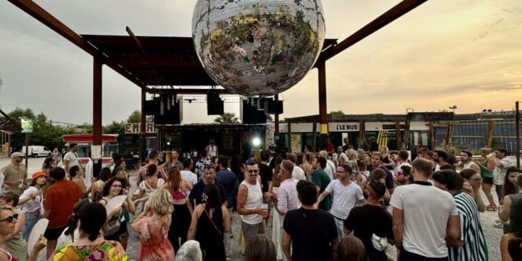 Dj Upsilone Letoile Montante Invitee De La Bamboche A Tropisme