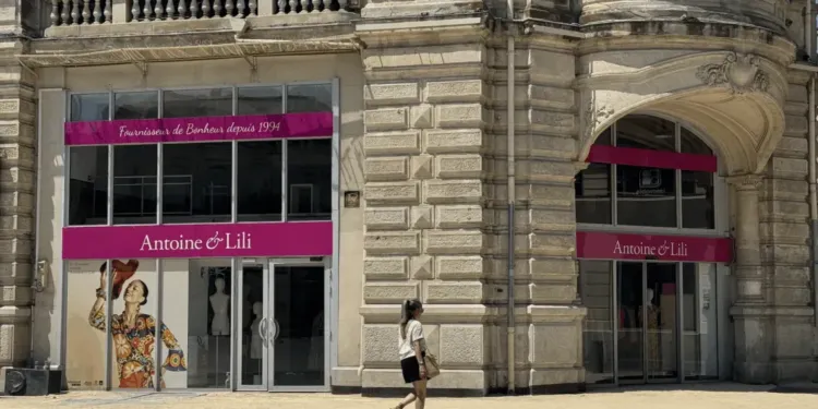 La boutique Antoine et Lili débarque place de la Comédie