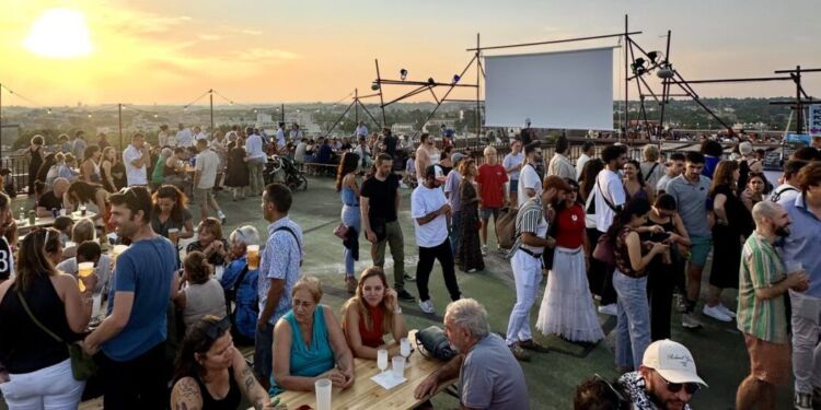 Les danses latines s'invitent sur le rooftop du Corum