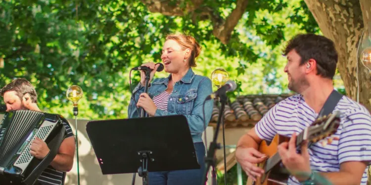 Villeneuve Les Maguelone Lete Sinstalle A La Chapelle La Musique Dedans Les Etoiles Dehors