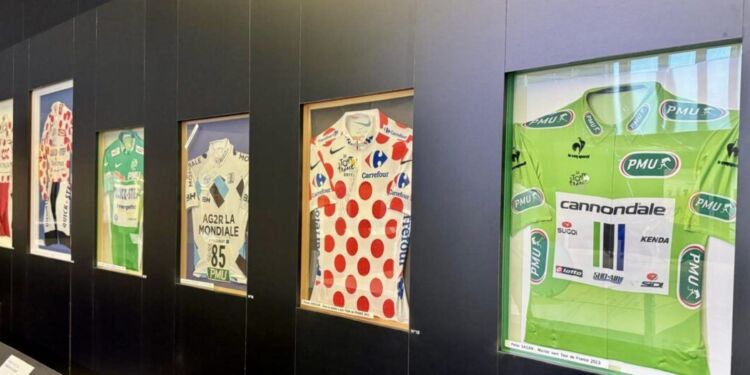 Collection Nicollin : Une expo sur le mondial de foot à la mairie de Montpelliers’invite à l’Hôtel de Ville