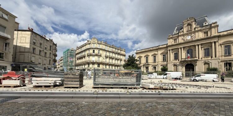 La place des Martyrs de la Résistance : un nouveau visage pour un cœur de ville historique