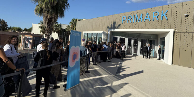 Montpellier : Foule record pour l'ouverture de Primark à Odysseum