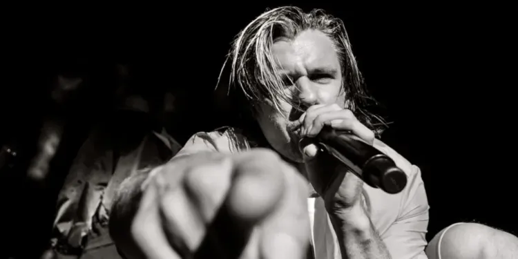 Coup double pour Orelsan dans les arènes de Nîmes