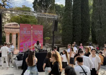 Les Mix Insolites Quand La Techno Reveille Le Plus Vieux Jardin De France
