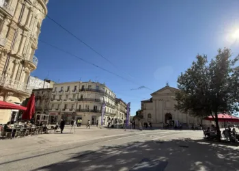 Respirez La Place Saint Denis Enterre La Voiture Pour Renaitre En Lieu De Vie