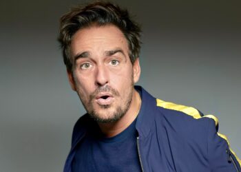 Kevin Levy transforme sa peine en triomphe humoristique à Palavas