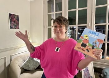 "J'adore mes parents" : Charlotte Quentin signe une BD hilarante sur la maternité à 40 ans 