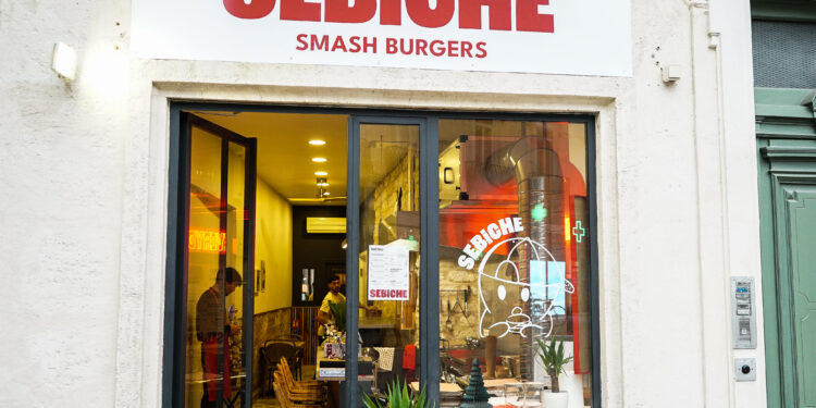 Né d’une bande de potes et porté par une vraie envie de bien faire, les 2 influenceurs de Que du Bon viennent secouer la scène burger montpelliéraine.
