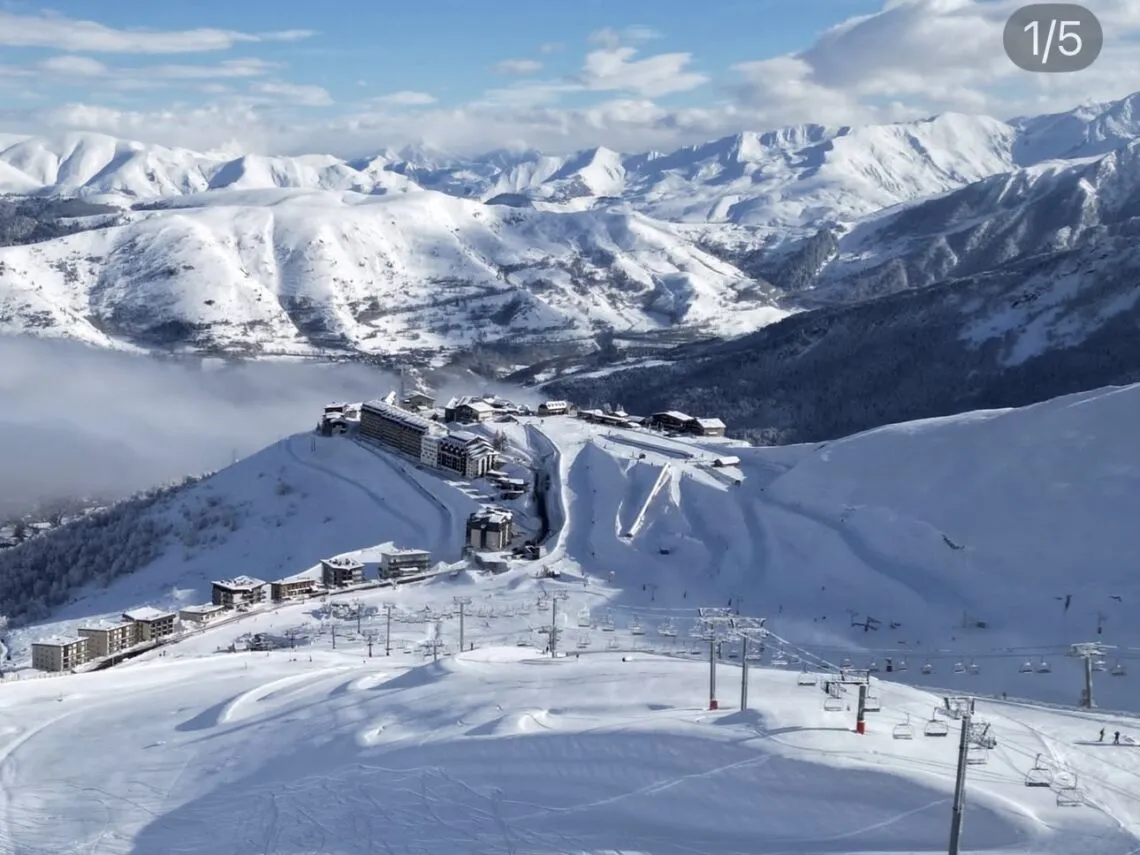 Or blanc et grand bleu à la station de ski de Font-Romeu