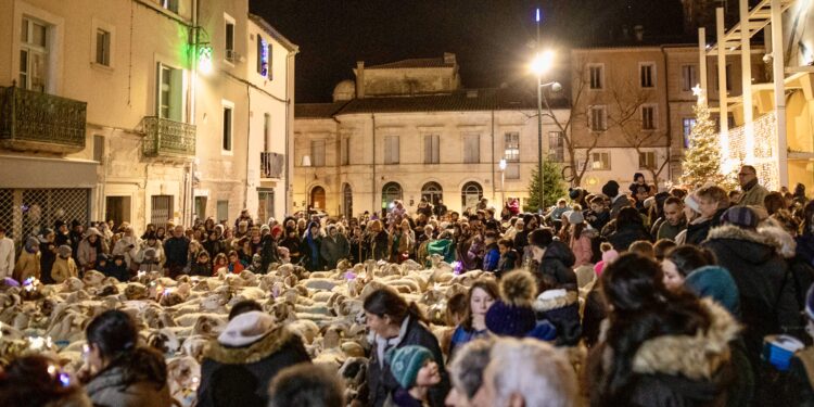 La transhumance lumineuse fête Noël à Lunel