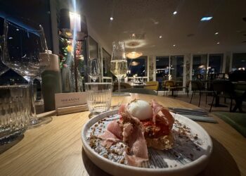 Entre appart’hôtel premium, espaces de coworking innovants, rooftop et restaurant panoramique, nous vous invitons à vivre une expérience urbaine unique.